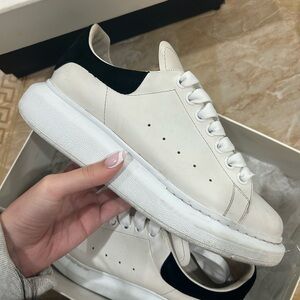 women’s alexander mcqueen sneakers size 9
